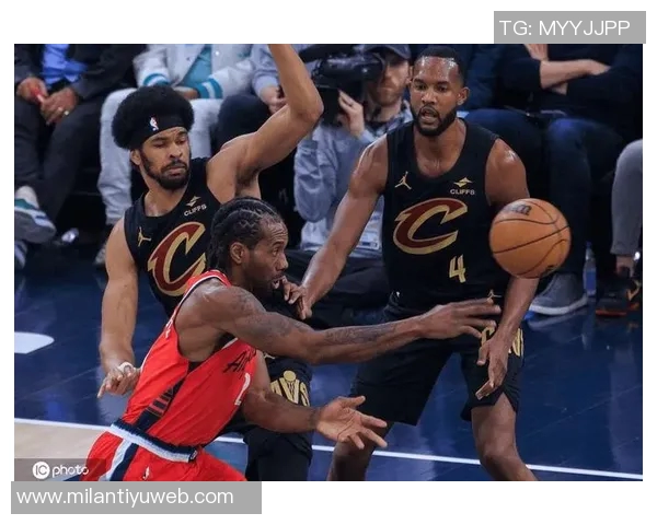 兰德尔带领球队奋勇争先19投12中砍下30分7篮板4助攻1抢断