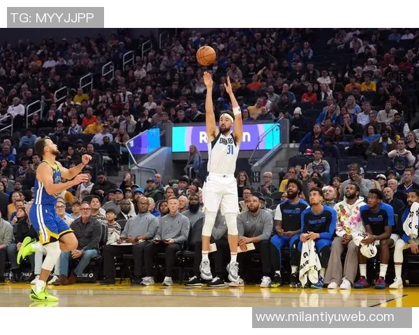 内线霸主科塔表现抢眼9投7中斩获17分4篮板2助攻1抢断4盖帽 内线霸主科塔表现抢眼9投7中斩获17分4篮板2助攻1抢断4盖帽