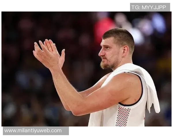 约基奇半场表现如同游戏般轻松7投5中贡献10分4篮板6助攻 约基奇半场表现如同游戏般轻松7投5中贡献10分4篮板6助攻