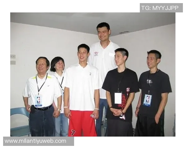 书豪香港企业峰会之旅与蔡老板姚明相聚并畅游迪士尼乐园