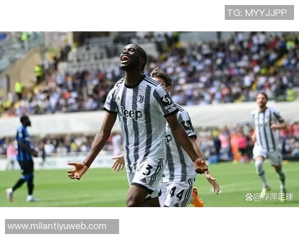 英格兰队今日训练迎来U20小将莱西塞缪尔坎贝尔强势加盟