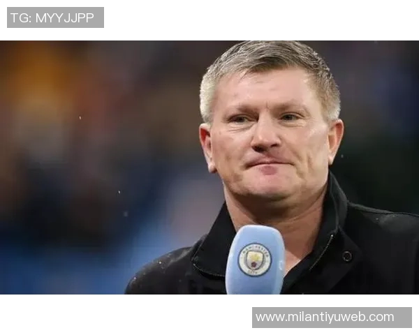 曼城致敬拳王哈顿今日齐聚曼彻斯特大教堂为他送行 曼城致敬拳王哈顿今日齐聚曼彻斯特大教堂为他送行