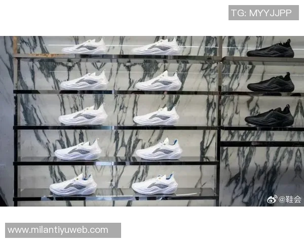 巴特勒亮相旧金山新鞋发布会小老弟库明加亲临助阵支持