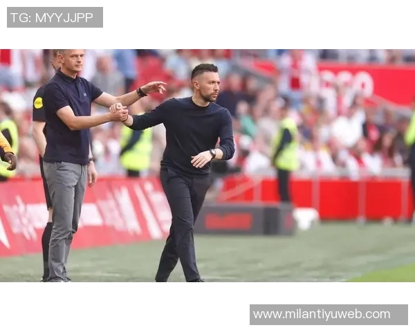 阿贾克斯与格罗宁根补赛因球迷烟火事件决定闭门进行